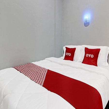 Oyo 91686 Triple S Hotel Malioboro Yogyakarta Exteriör bild