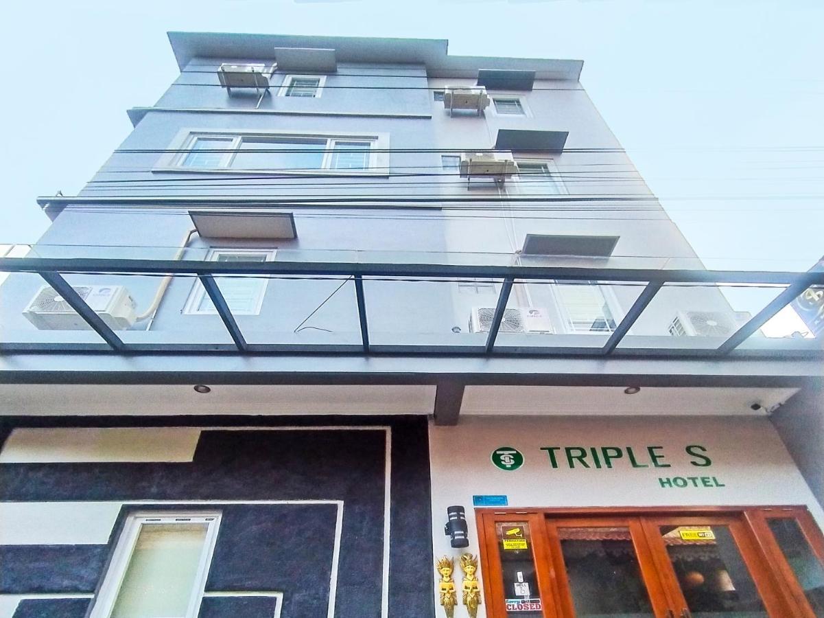 Oyo 91686 Triple S Hotel Malioboro Yogyakarta Exteriör bild