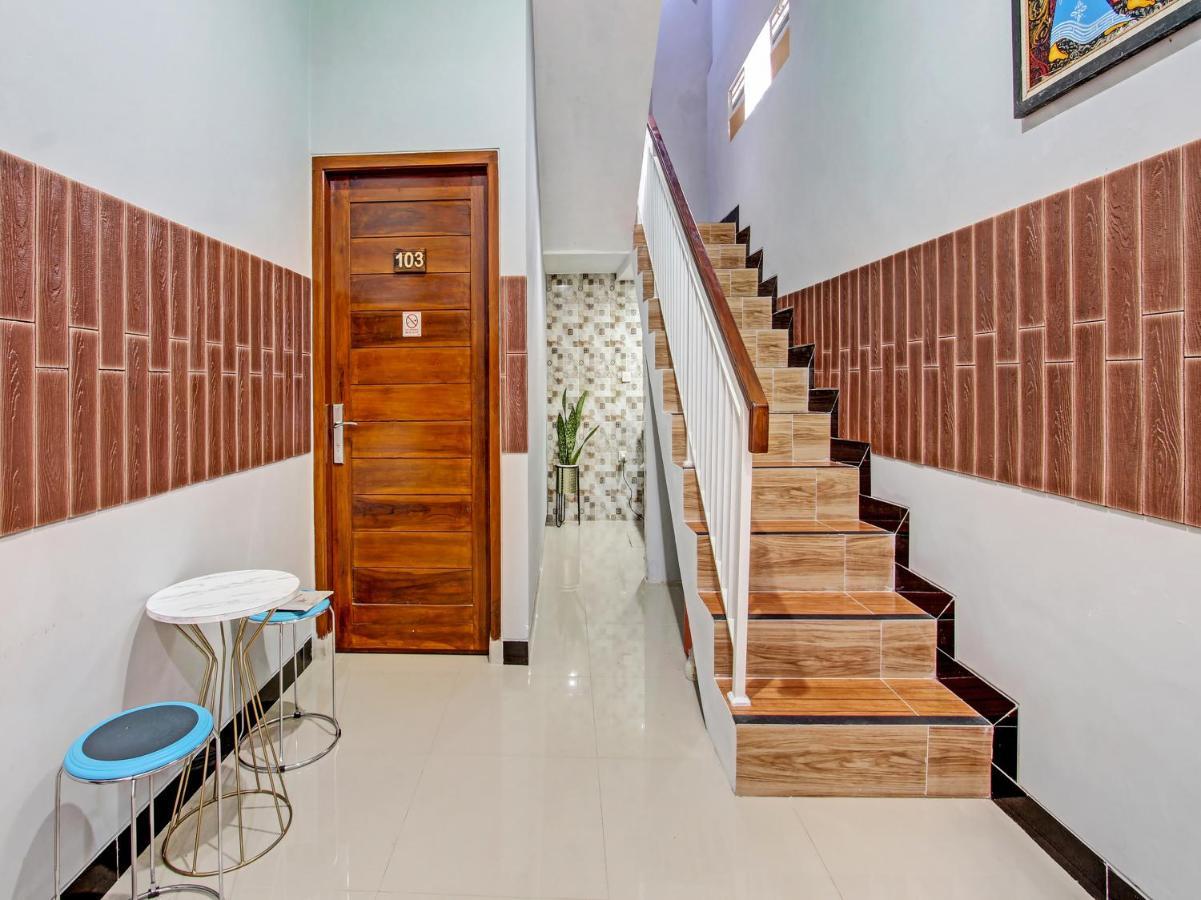 Oyo 91686 Triple S Hotel Malioboro Yogyakarta Exteriör bild