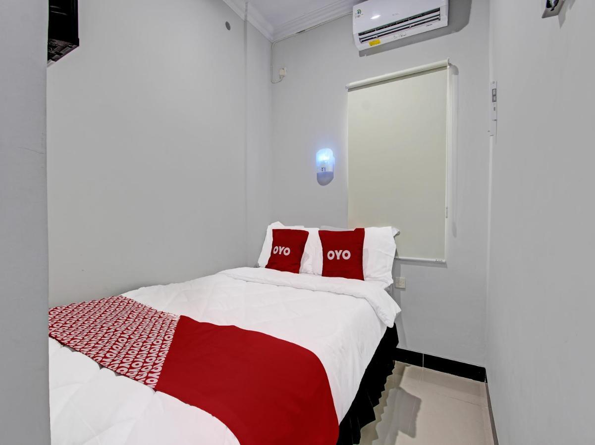 Oyo 91686 Triple S Hotel Malioboro Yogyakarta Exteriör bild