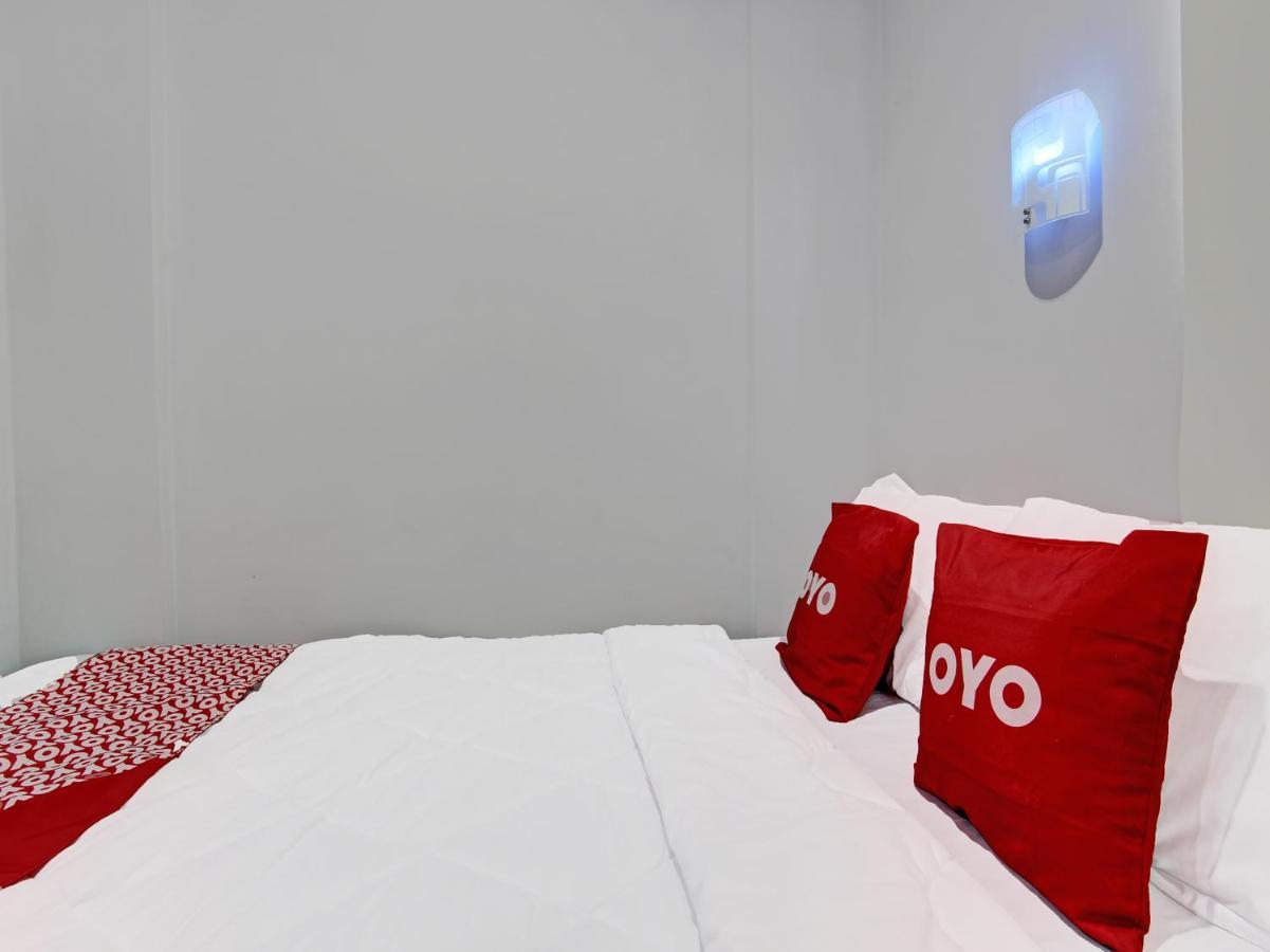 Oyo 91686 Triple S Hotel Malioboro Yogyakarta Exteriör bild