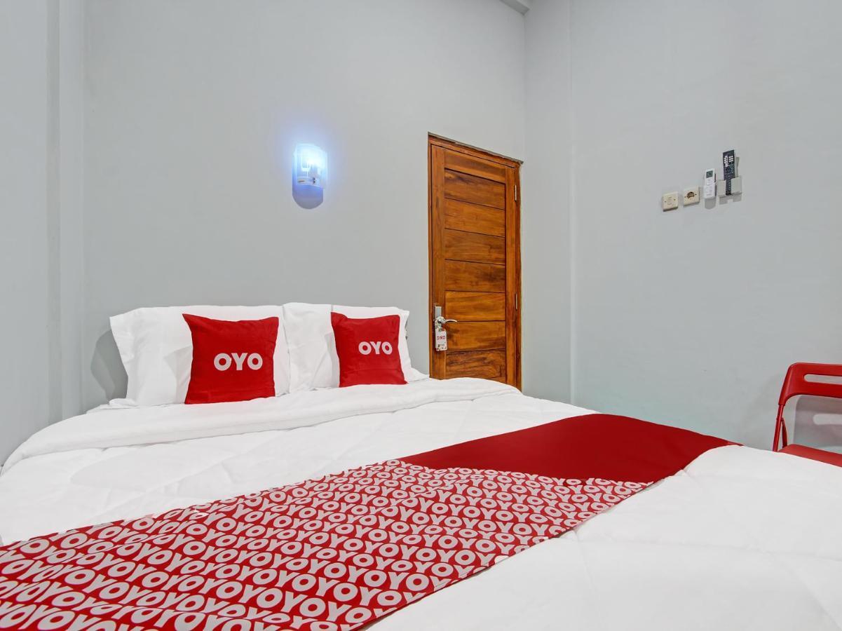Oyo 91686 Triple S Hotel Malioboro Yogyakarta Exteriör bild