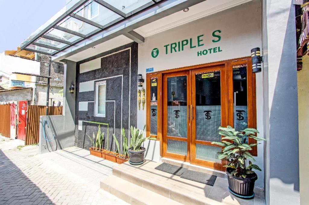 Oyo 91686 Triple S Hotel Malioboro Yogyakarta Exteriör bild